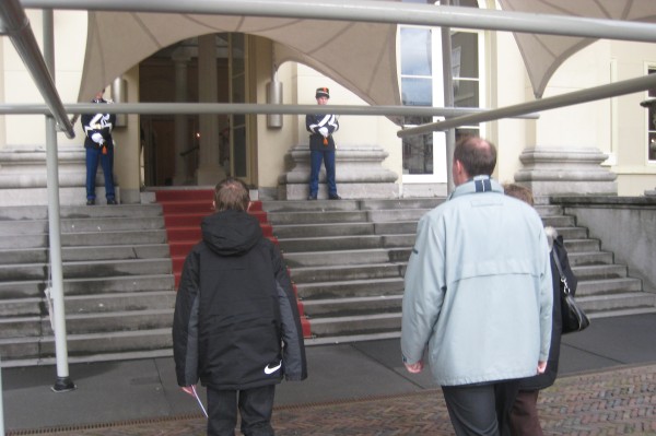Daarna over de rode loper naar binnen